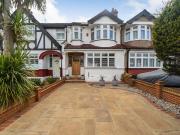 Wickham Chase, West Wickham BR4, 4 bed terraced house to...