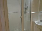 Wide double bedroom in a 3 bedroom apartment Has a Room