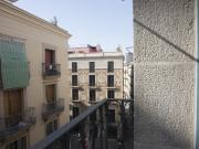 Wide double bedroom in a 4 bedroom flat in El Barri Gòtic