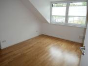 Wiesbaden Biebrich, Neuwertige Dachgeschosswohnung mit...