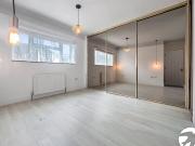 William Barefoot Drive, London SE9, 3 bedroom semi...