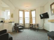 Winchester Road, Bristol BS4, 2 bed flat to rent, £2,500...