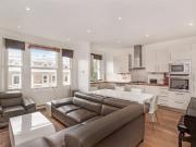 Winchester Road, London NW3, 2 bed flat to rent, £2,300...