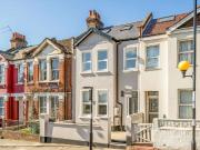 Winchester Street, Acton W3, 3 bed flat to rent, £3,098...