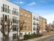 Windmill Lane, London, 2 Bedroom Flat