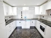Windmill Road, Slough SL1, 2 bedroom flat to rent...