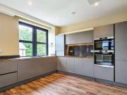 Windsor Court, Clarence Drive, 2 Bedroom Apartment