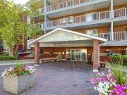 WINDSOR PARK! Beautiful garden apartment!