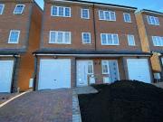 Wingate Road, Luton LU4, 3 bed town house to rent,...