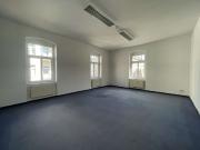 Wir renovieren für Sie! Helle Büro / Praxisfläche mit...