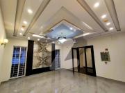 With Separate Entrance 1 Kanal Luxurious Lower Portion...