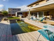 Wo Luxus zum Lebensgefühl wird Exklusives Haus mit Naturpool