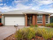 WODONGA 3/4 BEDROOM, 2/3 LIVING, FORMER DISPLAY