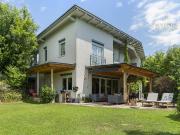 Gartenparadies mit Stil – Traumhaus mit Sauna &...