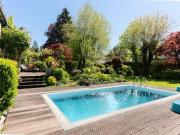 Wohlfühloase!Villa in Grünruhelage mit Garten und Pool
