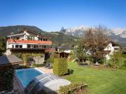 Wohn & Geschäftshaus mit Pool in ruhiger Panoramalage