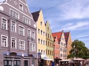 Wohn und Geschäftshaus mit Balkon und Terrasse