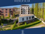 Wohnen am Wasser: 3 Zimmer Traum mit Balkon, Einbauküche...