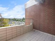 Wohnen am Wasser: Sanierte 2 Zimmer Wohnung mit Balkon