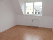 Wohnen im DG Laminat und großer Balkon !