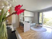 Wohnen im Grünen! Entzückende 2 Zimmer Wohnung mit Balkon!