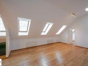 Wohnen in der Innenstadt: 2 Zimmer DG Wohnung...