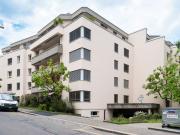 Wohnen mit Gartenschwimmbad in ruhigem Quartier!