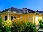 Wohnen mit Komfort – Haus mit zwei Garagen