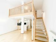 Wohnen mit Wow Faktor: Galerie Wohnung mit Garten nahe...