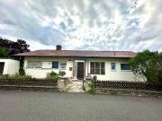 Wohnhaus in ruhiger Lage mit Aussicht und Garten