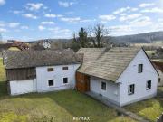 Wohnhaus mit großem Grund in zentraler Lage in...