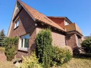 Wohnhaus mit kleinem Laden, Lager und Stellplatzflächen