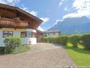 Wohnhaus mit zwei Ferienwohnungen im Zugspitzgebiet