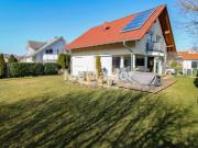 Wohnträume leben: Gehobenes EFH mit Garten und Spa...