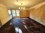 Wohnung kaufen Lübeck Sanierungsbedürftige Eigentumswohnung.