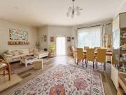 Wohnung mit eigenem Garten: Modern, Südausrichtung,...