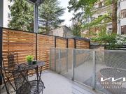 Wohnung mit moderner Ausstattung und Terrasse im Innenhof