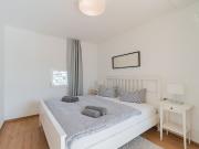 Wonderful 3 room flat over 3 floors with large roof...