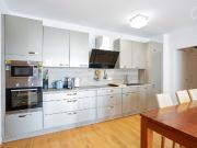 Wonderful and spacious 4 room apartment in central...