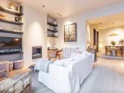 Wonderful apartment conveniently located with terrace...