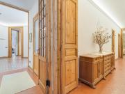 Wonderful double bedroom with walk in closet in coliving... Wonderful double bedroom with walk in closet in coliving...