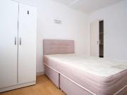 Wonderful room in 5 bedroom flat in Roehampton, London