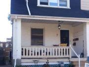 woodbine subway spacious bedroom steps to subways