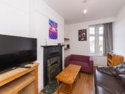 Woodbridge Hill, Guildford GU2, 4 bed maisonette to...