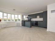 Woodford Road, London E18, 2 bed flat to rent, £2,100...