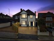 Woodland Drive, Hove BN3, 4 bed property to rent, £5,000...