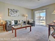 Woodland Hills Studio Apartment for Rent at 8502 E 66th...