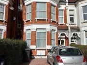 Woodside Park Road, North West London N12, 6 bed flat to...
