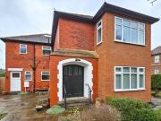 Woodside Walk, Harrogate, 3 Bedroom Apartment