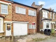 Woodville Road, London, 3 Bedroom End